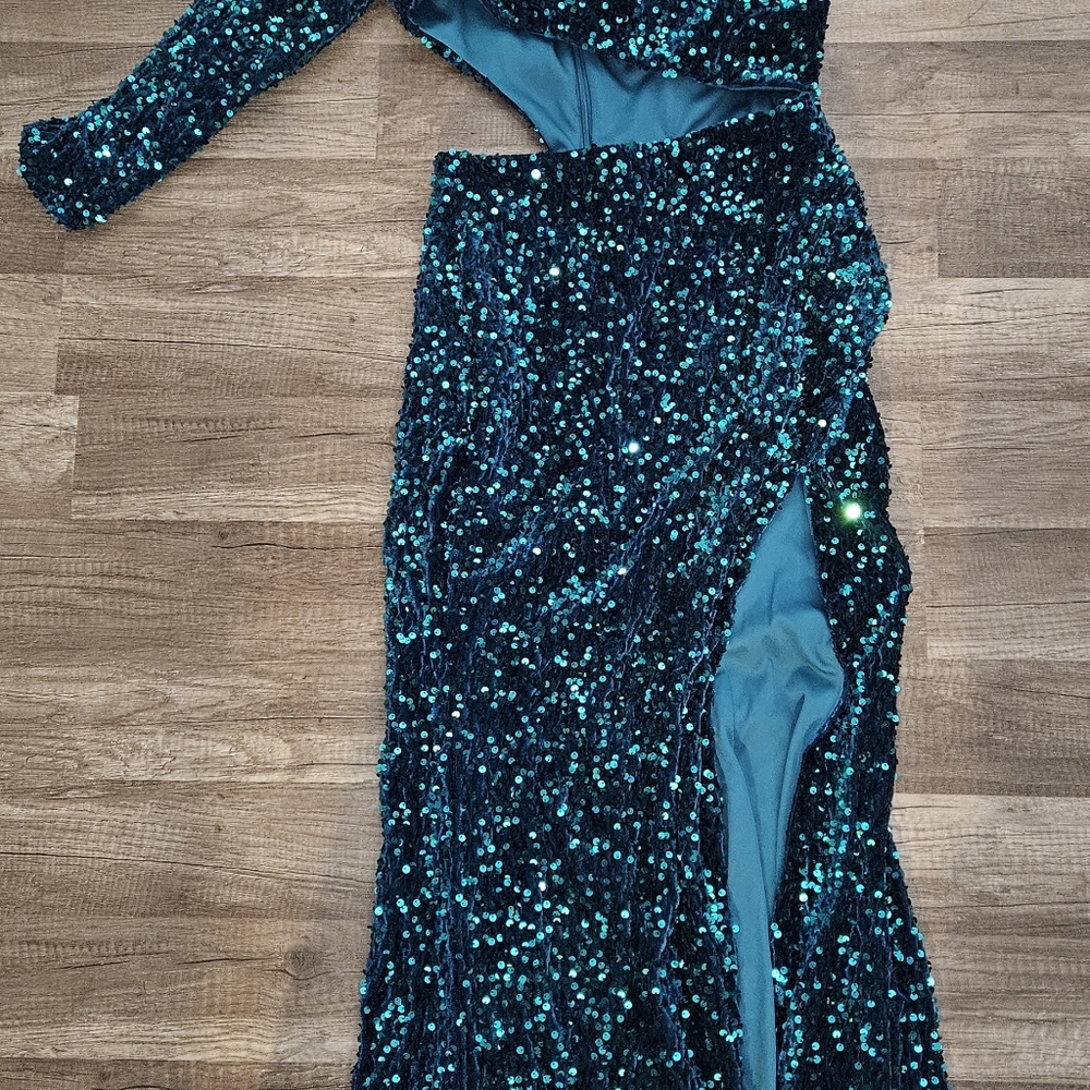 Prom dress size 6 teal one sleeve cutout dress